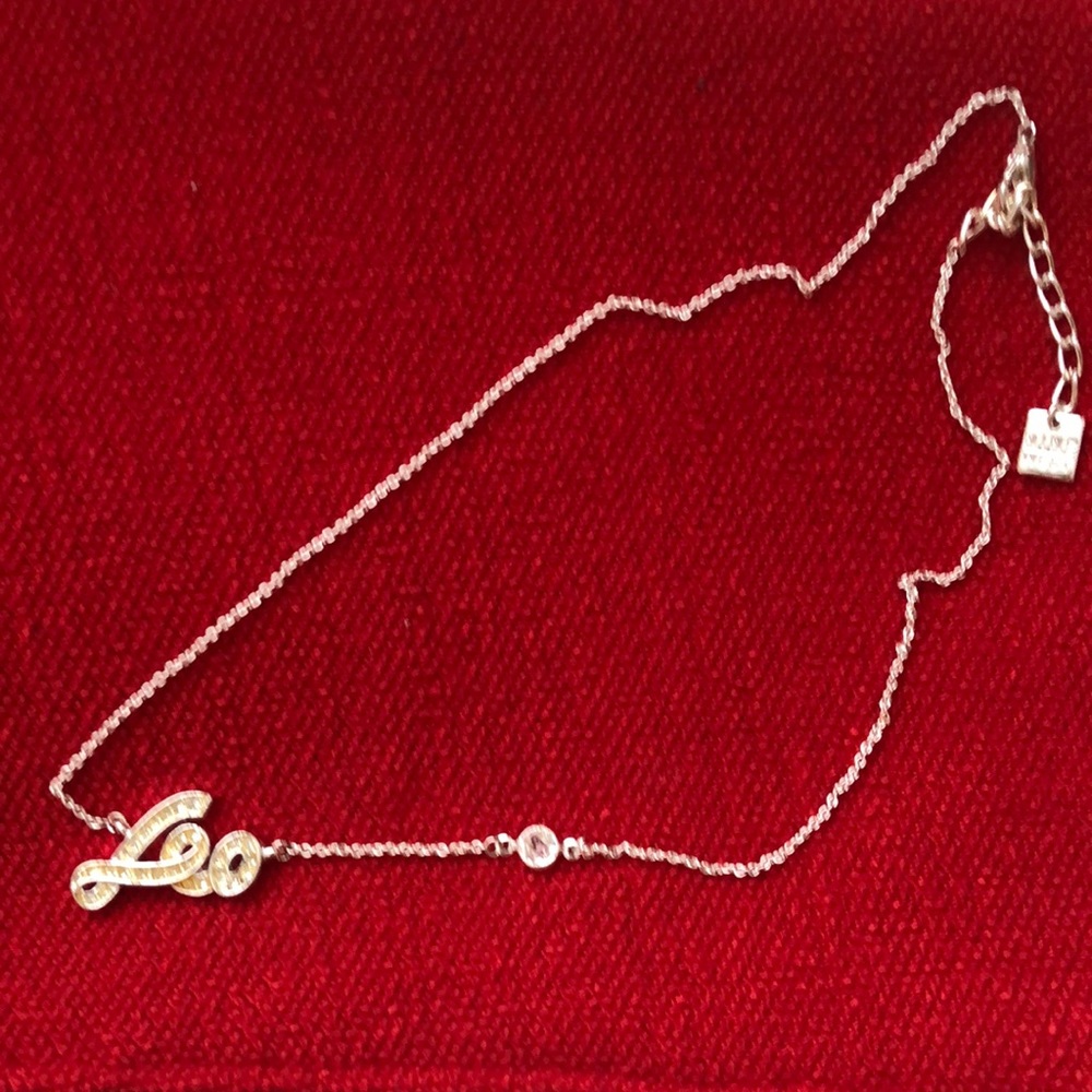 Nine West Leo with stones necklace